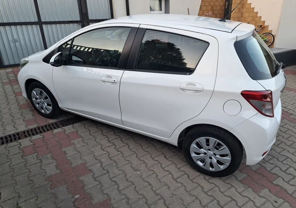 Toyota Yaris cena 25900 przebieg: 152000, rok produkcji 2012 z Świebodzice małe 211